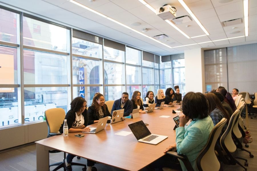 B2B Buyers Use AI to Vet Vendors, AIRI Research Finds