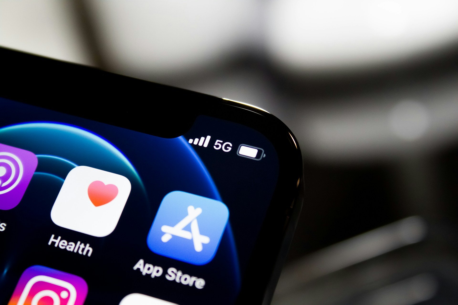Apple Overhauls EU App Store Fees Amid Regulatory Fight
